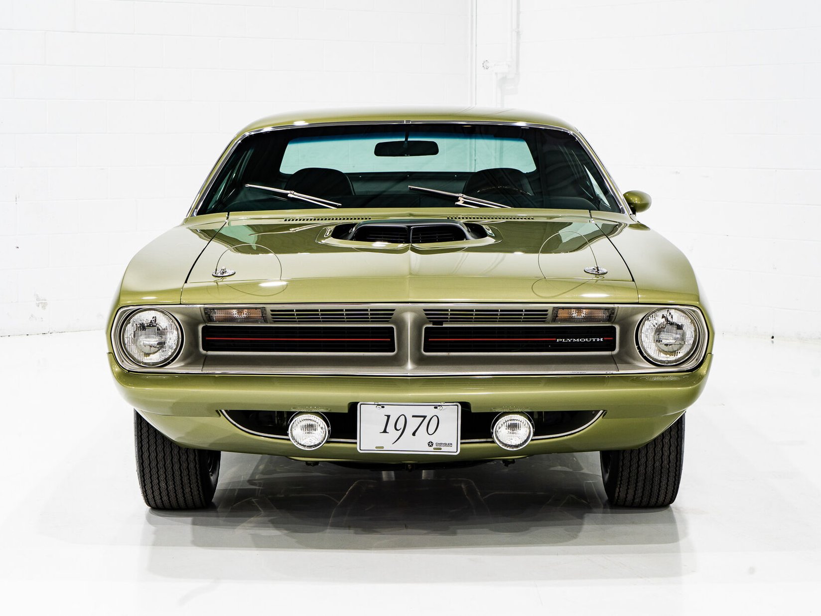 Plymouth HEMI Cuda 1 de 3 Exemplaires Utilisés par la Division Course de Chrysler France **PRIX EN USD** 1970 Vert Montréal - photo #2