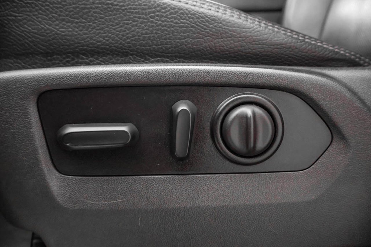2023 GMC Sierra 2500HD 4WD Crew Cab 159 Denali White Sherwood Park - photo #15