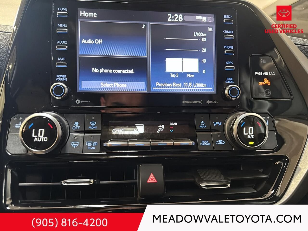 2021 Toyota Highlander One Owner, Clean Car Fax, Power Sunroof, Power Trunk, Power Seat, SofTex Leather Midnight Black Metallic Mississauga - photo #18