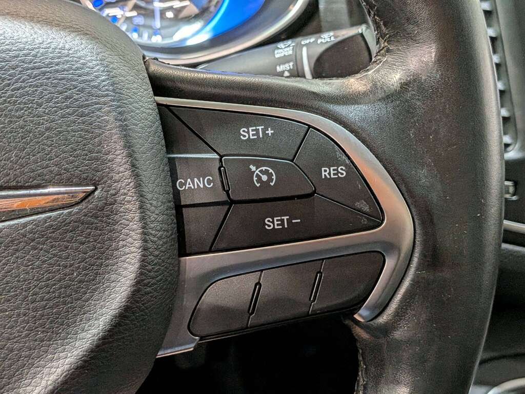 Chrysler 200 4dr Sdn Limited FWD 2016 Bleu Val-David - photo #15