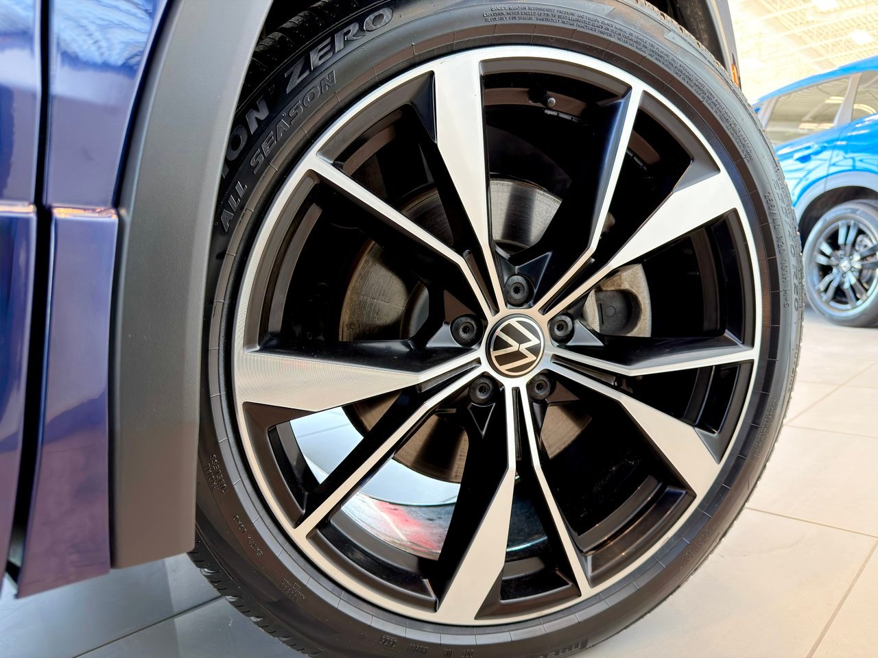 Volkswagen Tiguan 2024 Bleu Notre-Dame-des-Prairies - photo #16