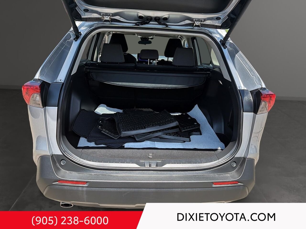 2024 Toyota RAV4 XLE AWD / HEATED SEATS / MOONROOF / ALLOY WHEELS / CARPLAY AND ANDROID AUTO Silver Mississauga - photo #20