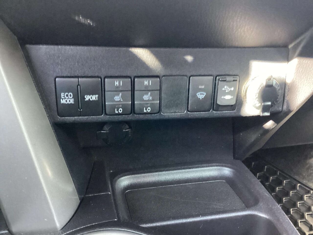 2018 Toyota RAV4 Grey Gatineau - photo #15