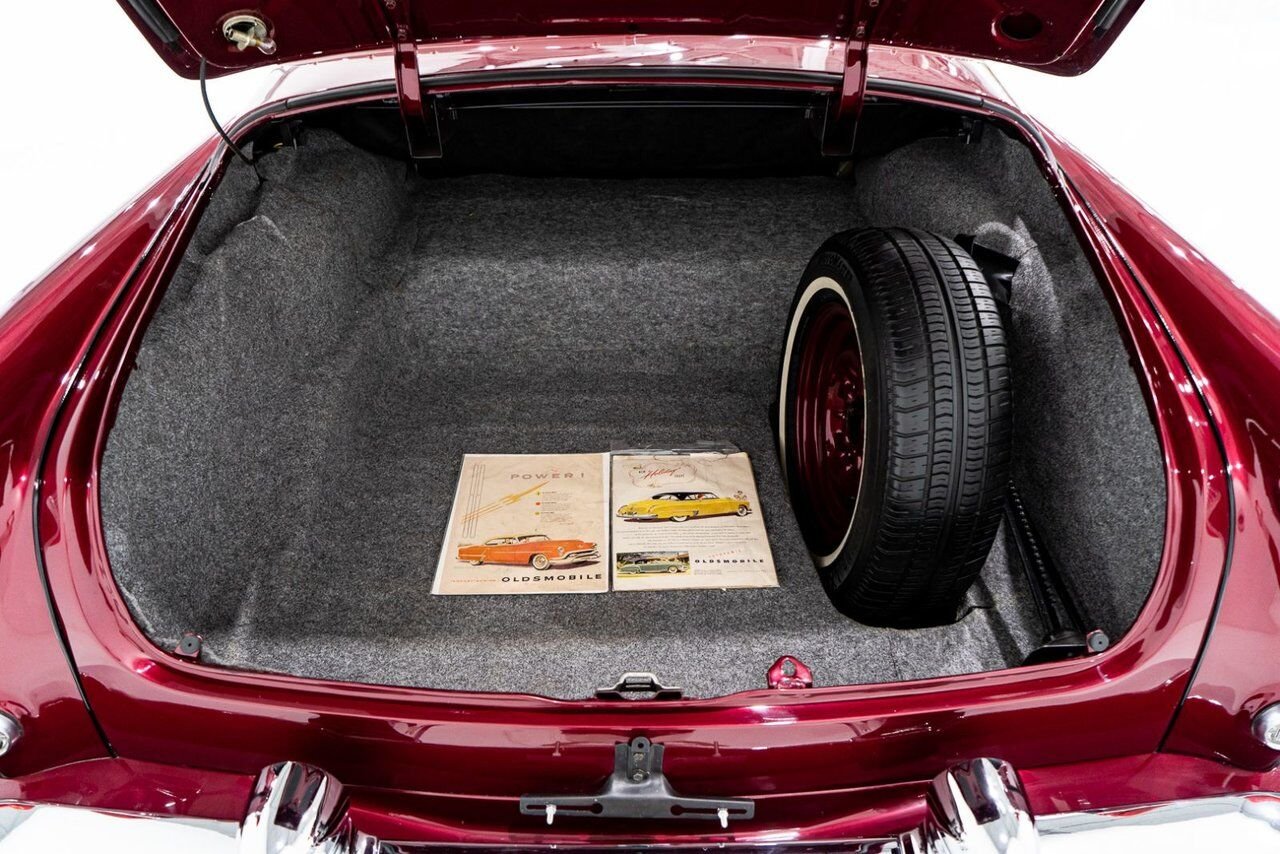 1953 Oldsmobile 98 PRIX EN USD | Convertible Beautifully Presented from complete Restoration Red Montreal - photo #13