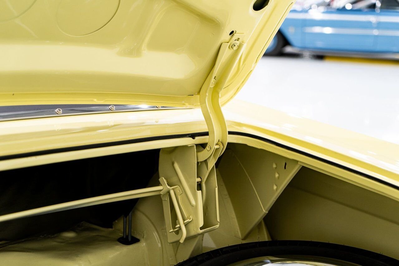 1965 Chevrolet Impala SS *PRIX EN USD* 396/325HP 4spd frame off restoration Yellow Montreal - photo #50