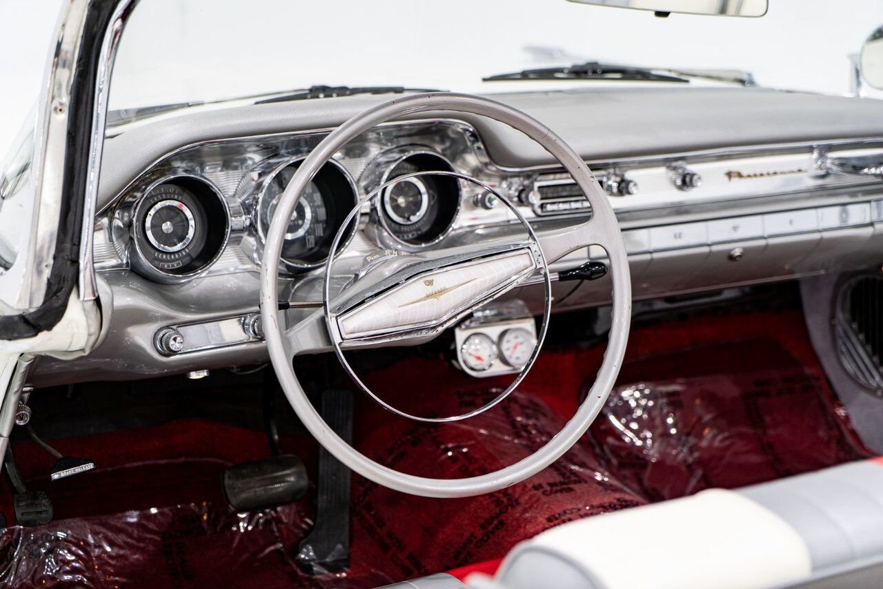 Pontiac PARISIENNE **PRIX EN USD** Fully restored with 261cu.in. and GM built sheet 1959 Blanc Montréal - photo #69