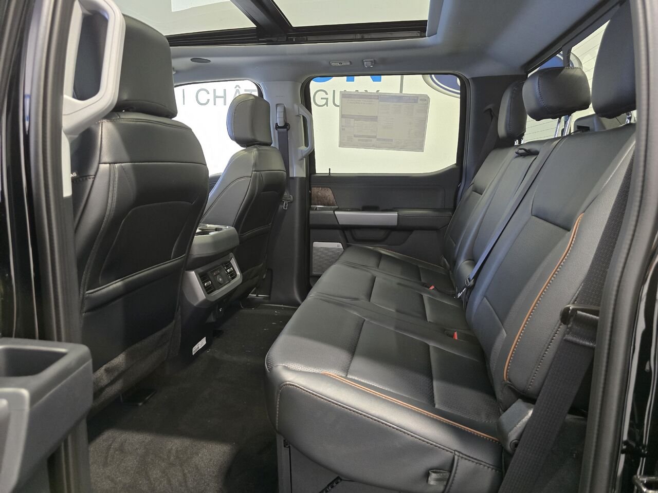 Ford Super Duty F-250 SRW LARIAT CABINE 6 PLACES 4RM CAISSE DE 6,75 PI 2026 Noir agate métallisé Châteauguay - photo #5