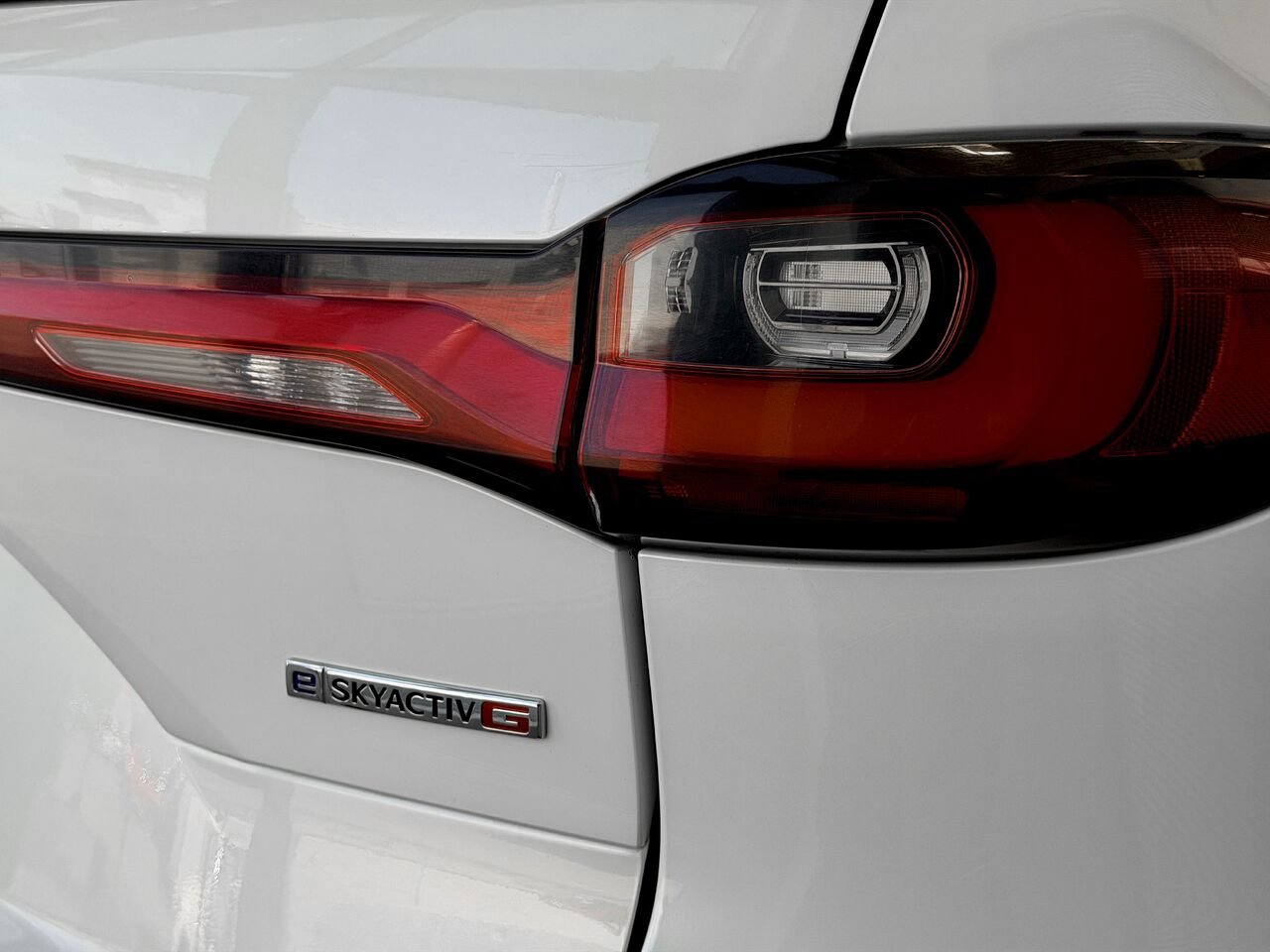 2024 Mazda CX-90 hybride léger White Notre-Dame-des-Prairies - photo #12