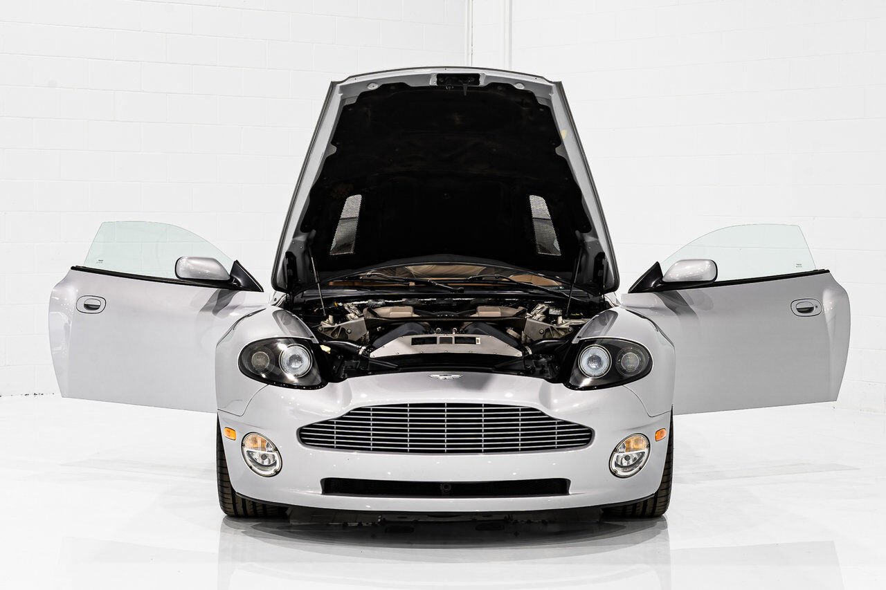 Aston Martin Vanquish PRIX EN USD | ORIGINAL MSRP OF $225,000 USD - FACTORY UPGRADE TO VANQUISH S TRANSMISSION 2003 Gris Montréal - photo #48