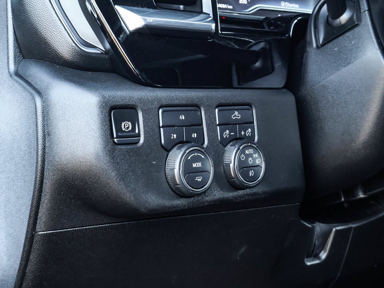2025 Chevrolet Silverado 3500HD 4WD Crew Cab 159 LT White Sherwood Park - photo #19