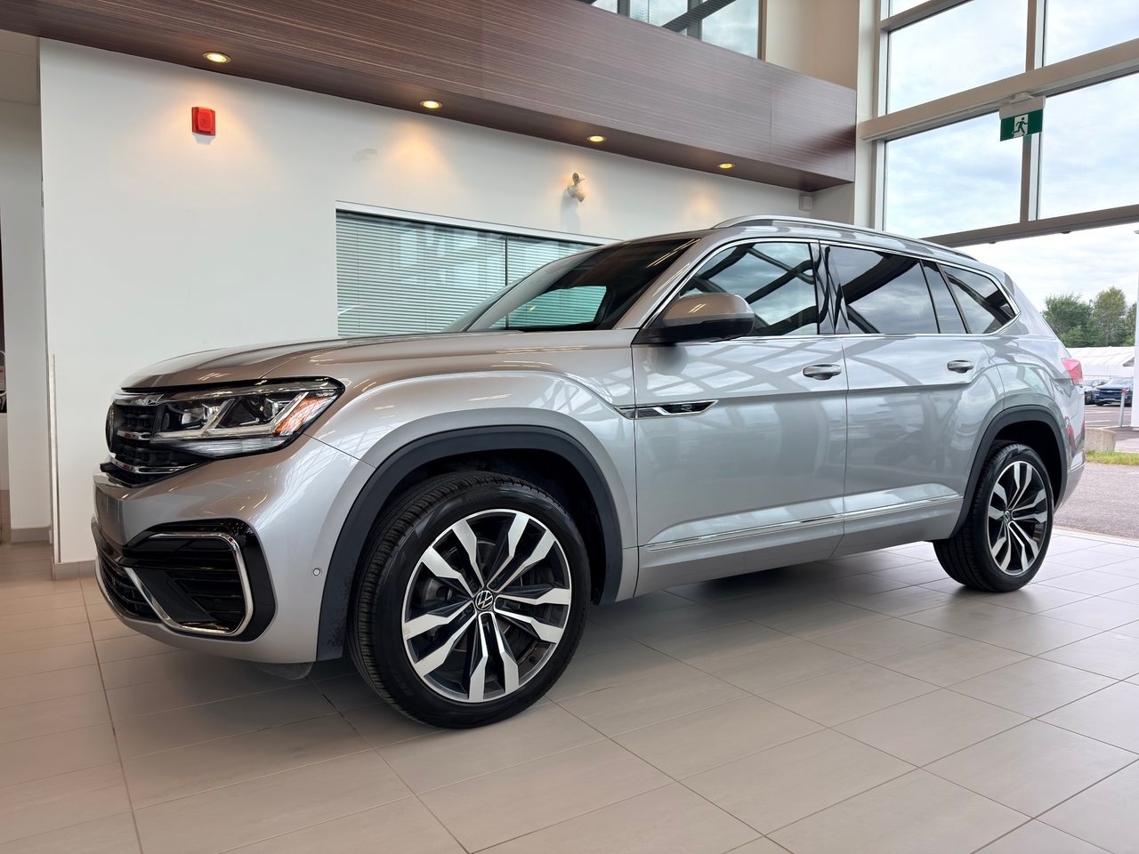 Volkswagen Atlas 2021 Gris Notre-Dame-des-Prairies - photo #1