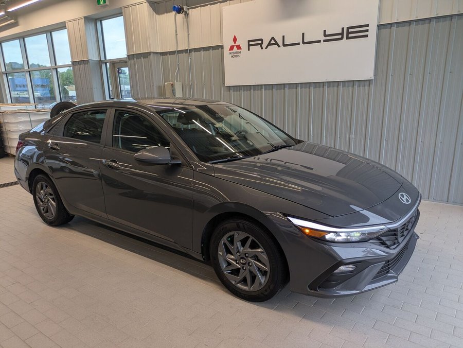 Hyundai Elantra Preferred 2024 Gris