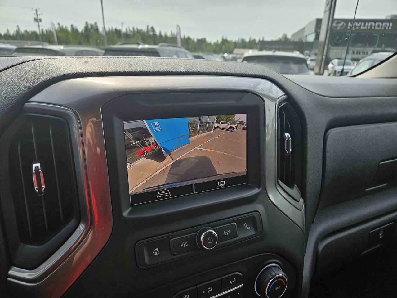 2026 Chevrolet Silverado 1500 Custom Trail Boss cabine multiplace 4RM 157 po Sterling Grey Metallic Thetford Mines - photo #8