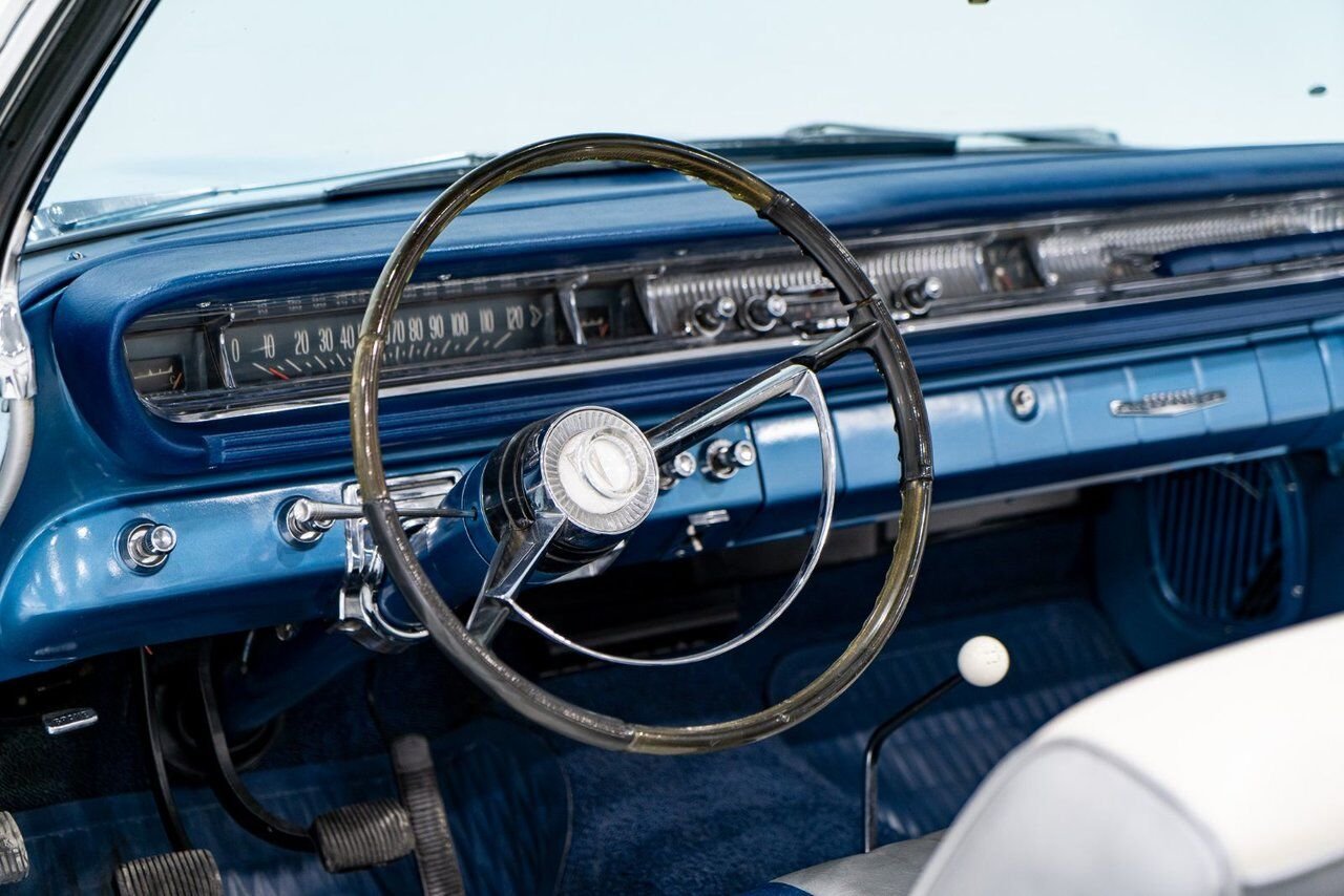 Pontiac Bonneville **PRIX EN USD**C8 Suffix 389cu.in. TriPower 4 Speed 1961 Bleu Montréal - photo #10