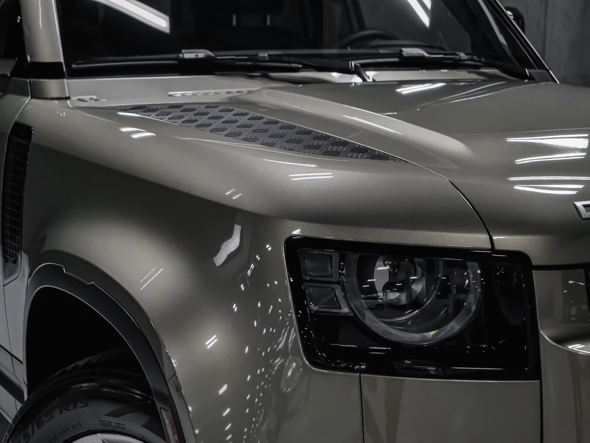 2025 Land Rover Defender S Green Montreal - photo #8