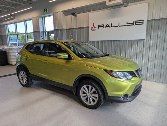 2017 Nissan Qashqai SV Green