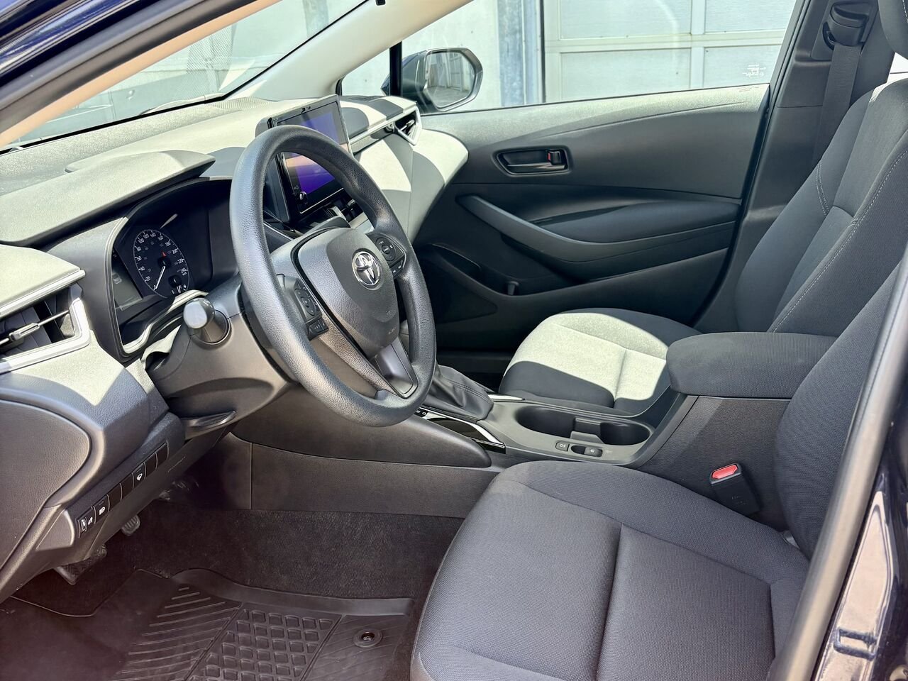 2024 Toyota COROLLA Blue Mont-Laurier - photo #10