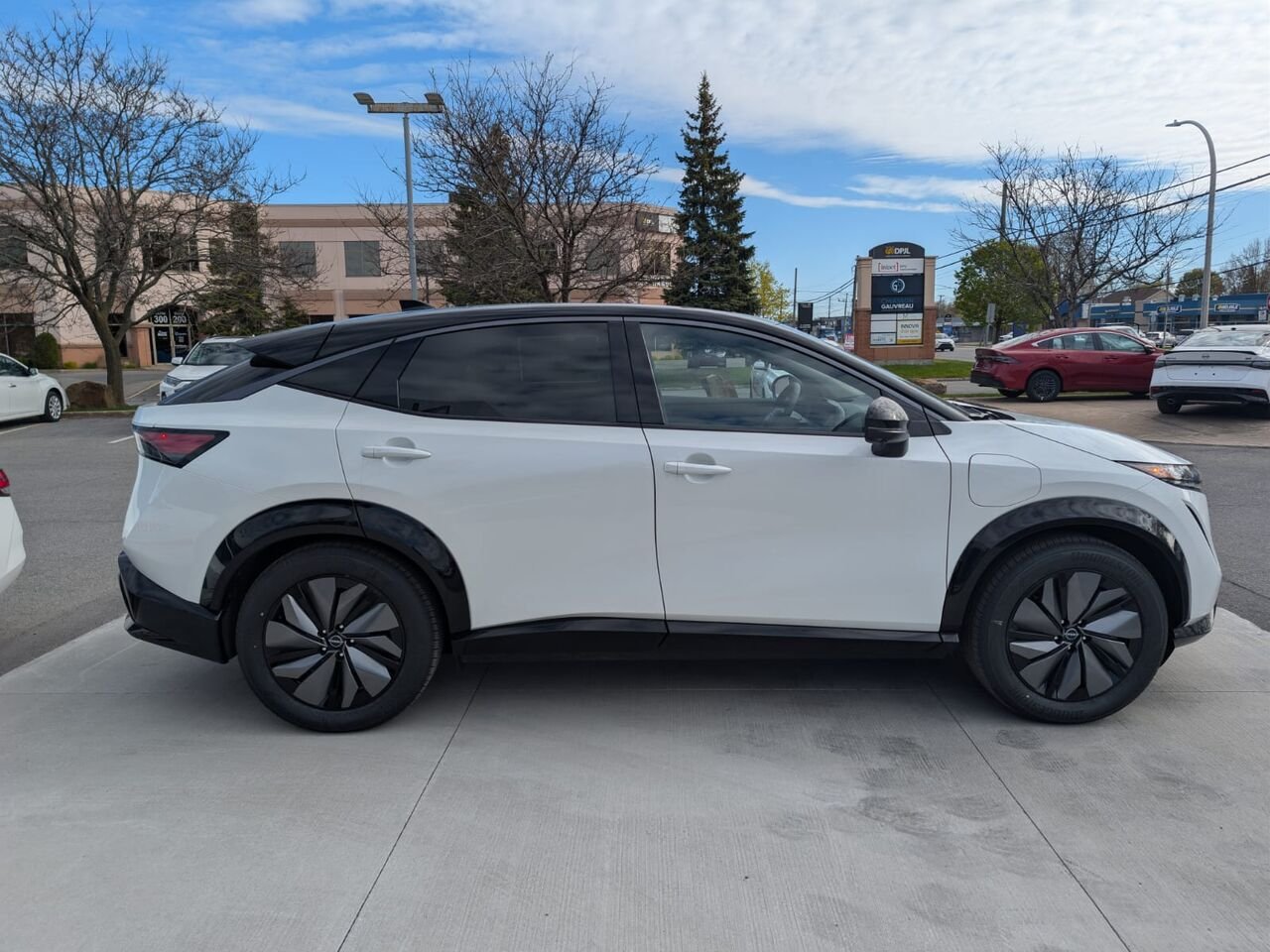 2026 NISSAN ARIYA ARIYA SL E-4ORCE Everest White Pearl Tricoat/Black Diamond Pearl Châteauguay - photo #8