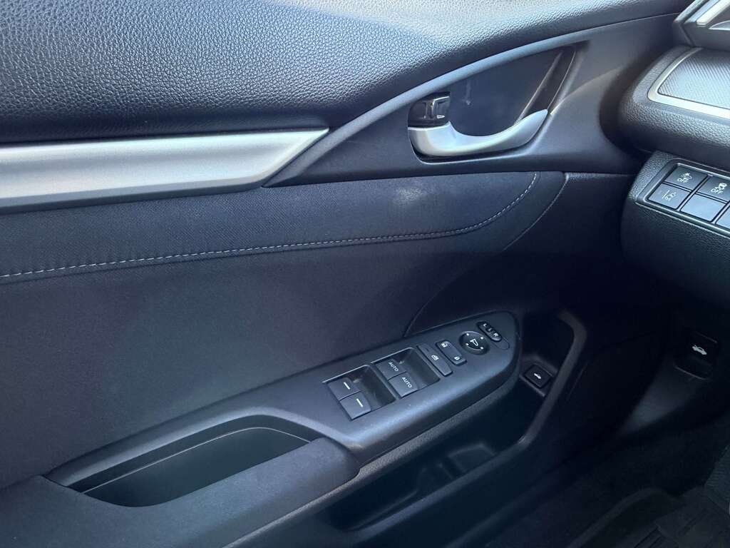 2021 Honda Civic EX Red Gatineau - photo #9