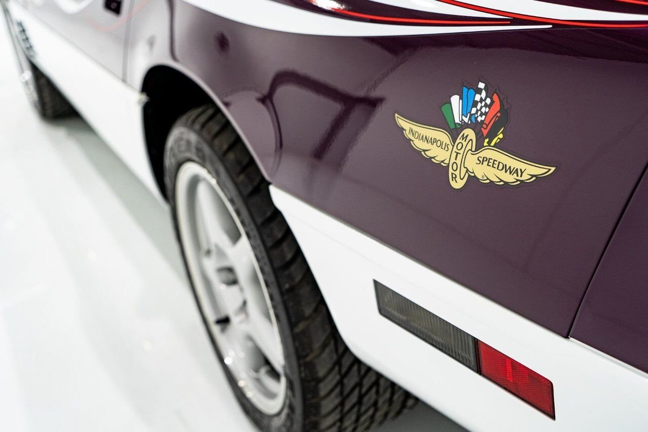 Chevrolet Corvette *PRIX EN USD* RPO Z4Z PACE CAR PRESENTED IN DELIVERY PACKAGING WITH ONLY 192MILES (307KM) FROM NEW 1995 Blanc Montréal - photo #55