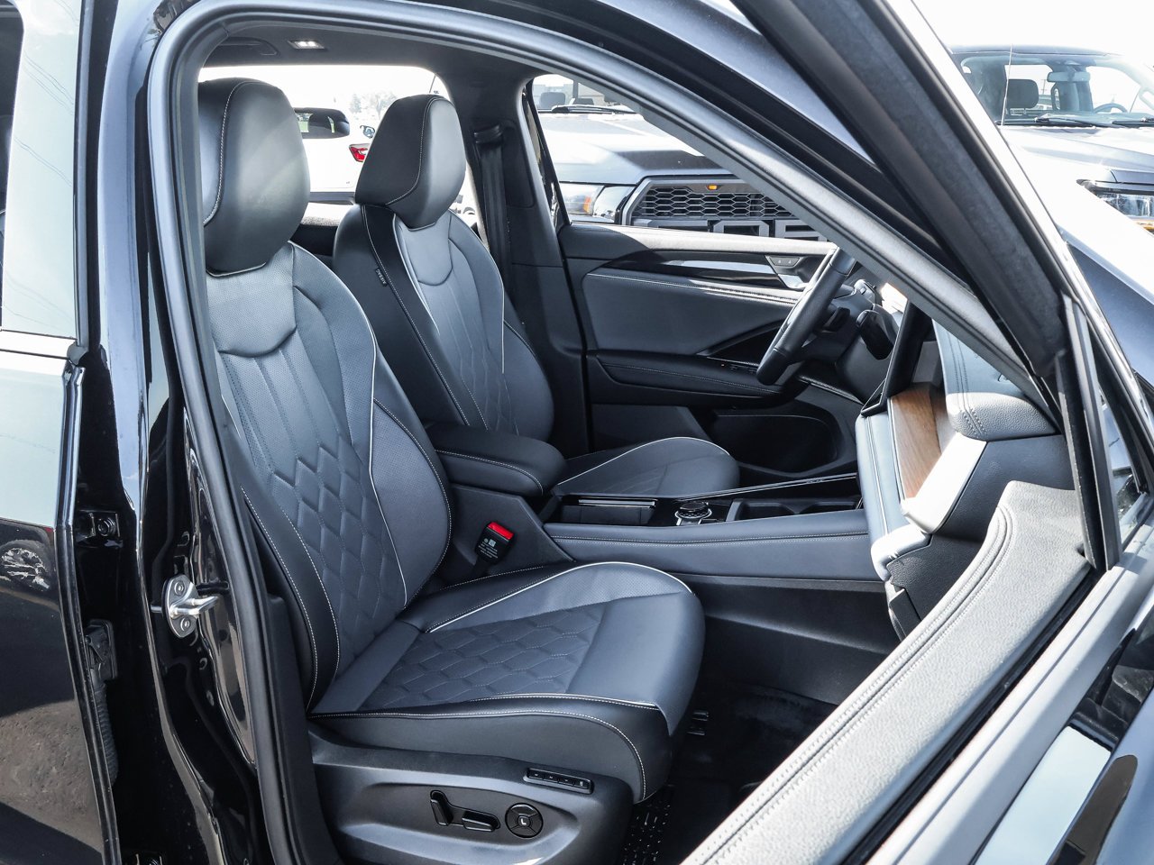 2026 Volkswagen Tiguan Highline Turbo R-Line 4MOTION Black Sherwood Park - photo #14