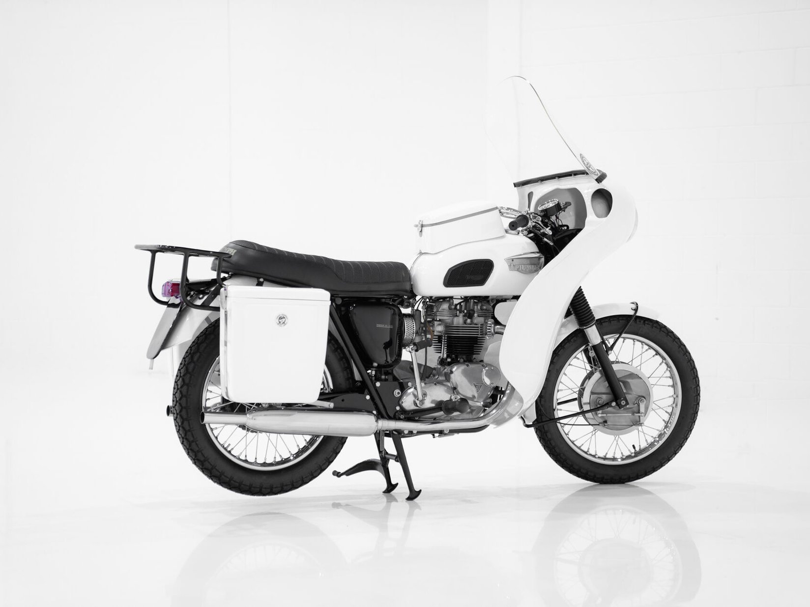 Triumph Trophy TR6P Saint 1968 Blanc Montréal - photo #7