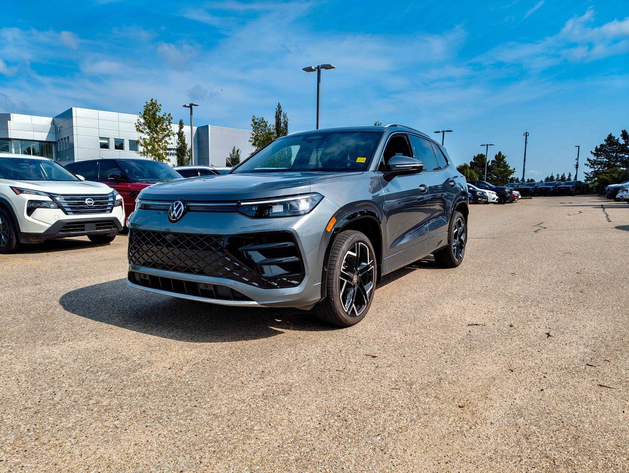 2026 Volkswagen Tiguan Highline Turbo R-Line 4MOTION Grey Sherwood Park - photo #3