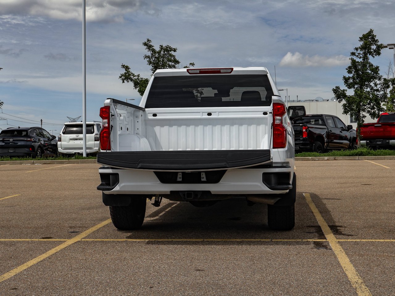 2025 Chevrolet Silverado 1500 4WD Crew Cab 147 Custom White Sherwood Park - photo #8