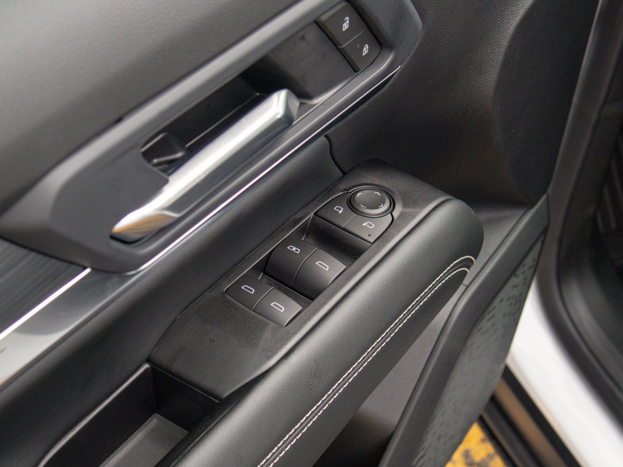 2026 GMC Terrain AWD 4dr Elevation White Sherwood Park - photo #18