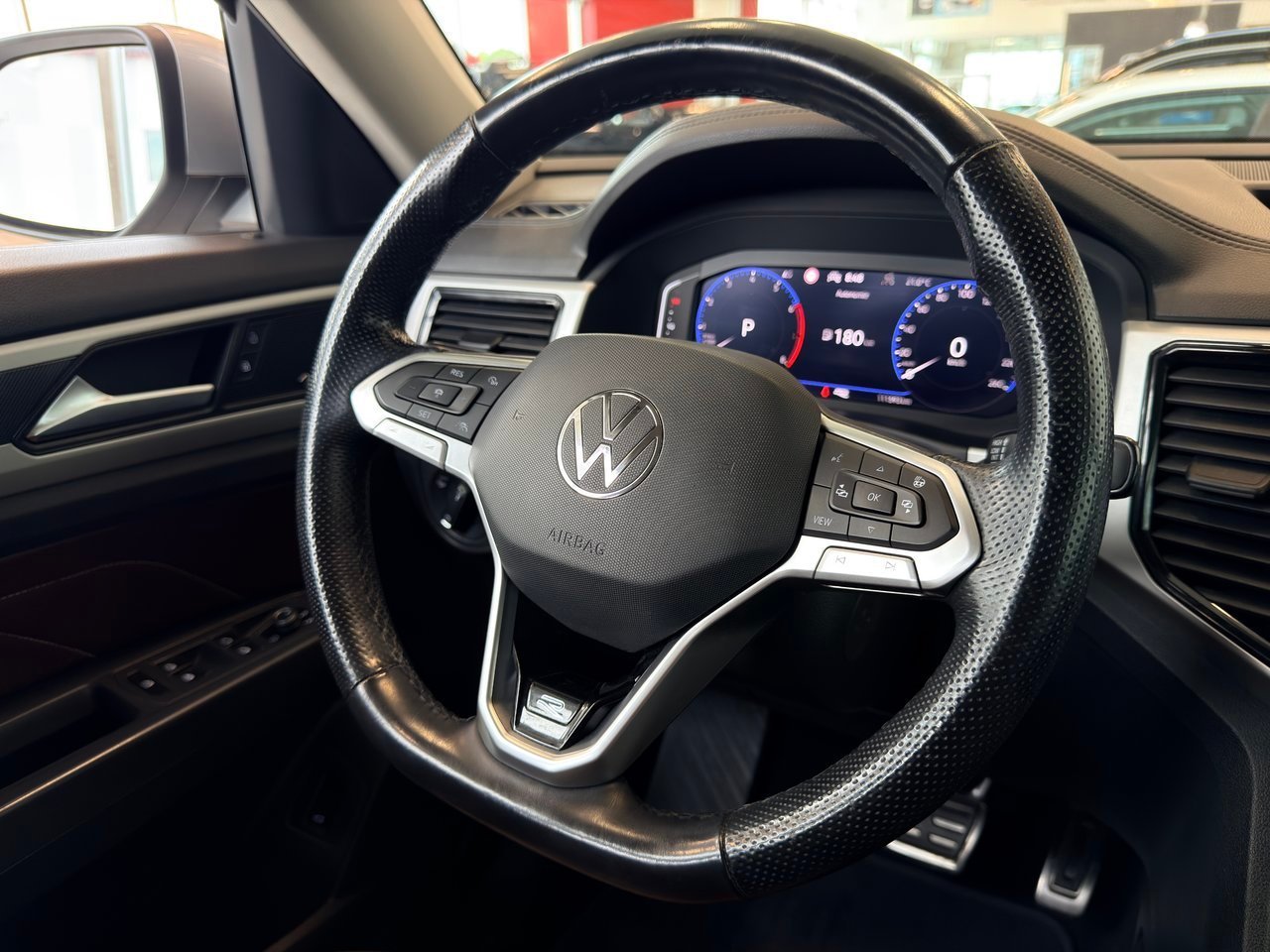 Volkswagen Atlas 2021 Gris Notre-Dame-des-Prairies - photo #27