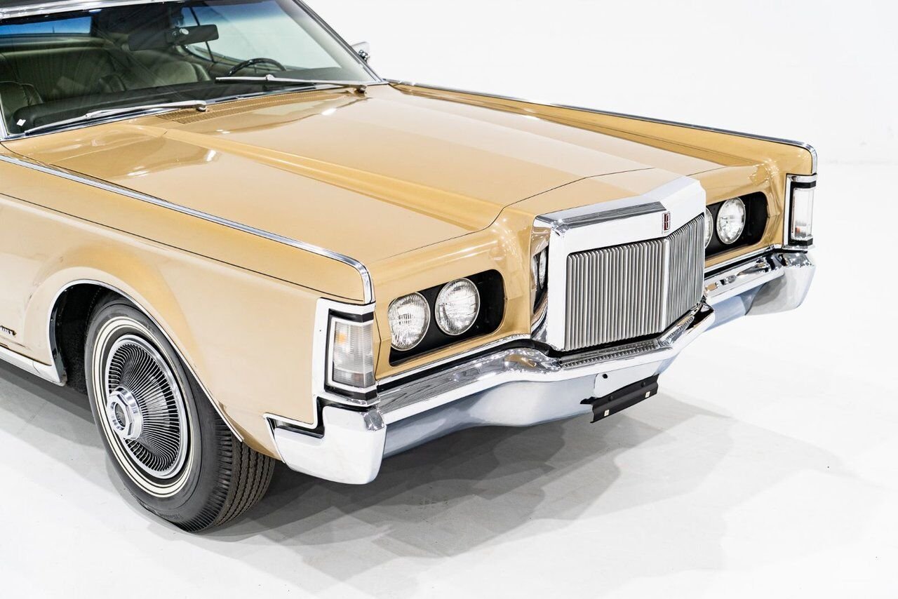 Lincoln Continental Only 687 miles from new. Unrestored example **PRICE IN USD** 1969 Or Montréal - photo #30