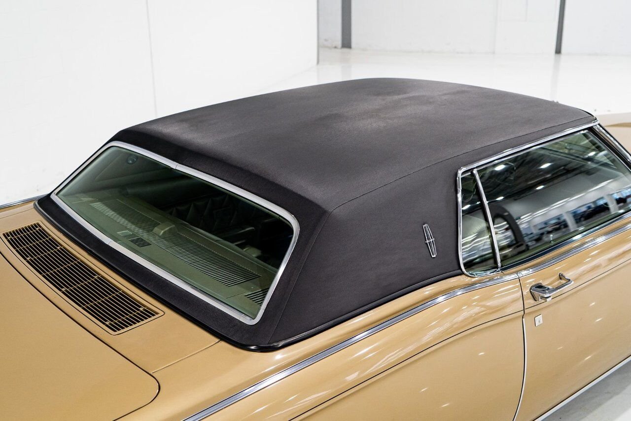 Lincoln Continental Only 687 miles from new. Unrestored example **PRICE IN USD** 1969 Or Montréal - photo #38