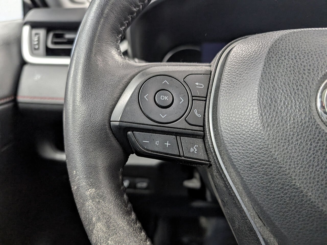 Toyota RAV4 Trail OFFROAD/SIÈGES CHAUFFANTS/TOIT OUVRANT/VOLANT CHAUFFANT/AC BIZONE 2022 Noir minuit métallisé Sherbrooke - photo #13