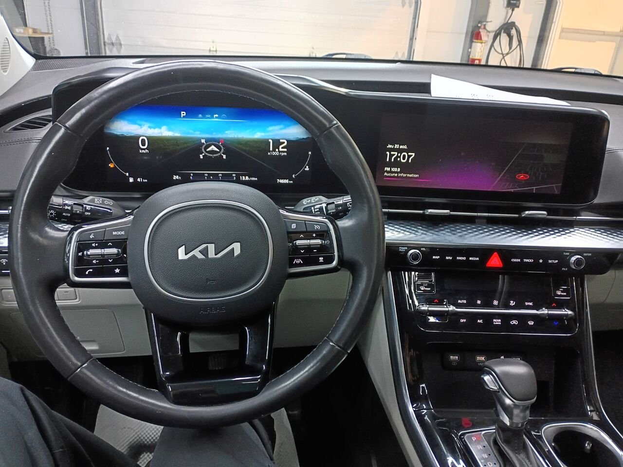 2023 Kia Carnival Silver Blainville - photo #26