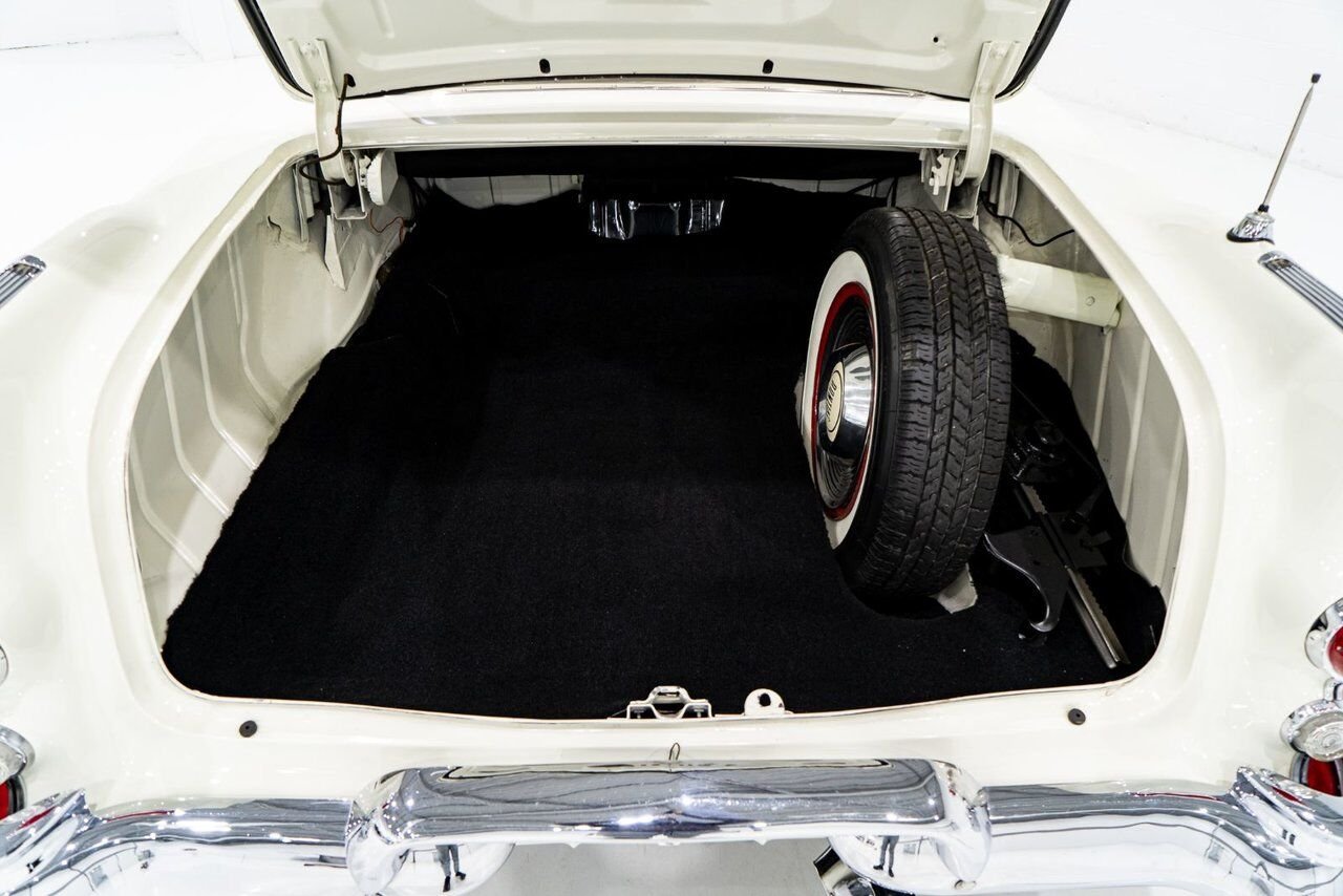 Pontiac Starchief **PRIX EN USD** Beautifully presented from former restoration 1955 Blanc Montréal - photo #74