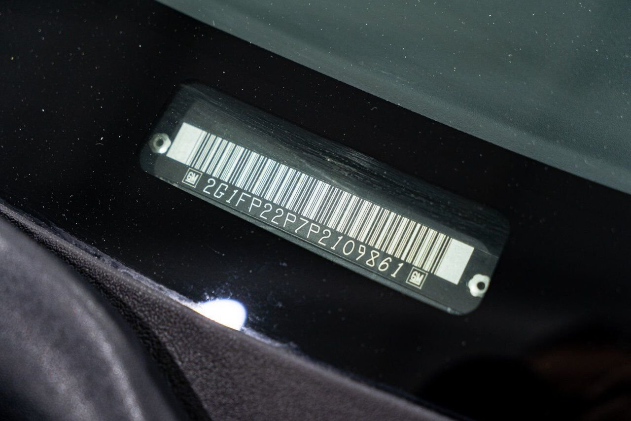 1993 Chevrolet CAMARO Z28 PRIX EN USD | Pace Car with only 957km (595mi) with original window sticker Black Montreal - photo #70
