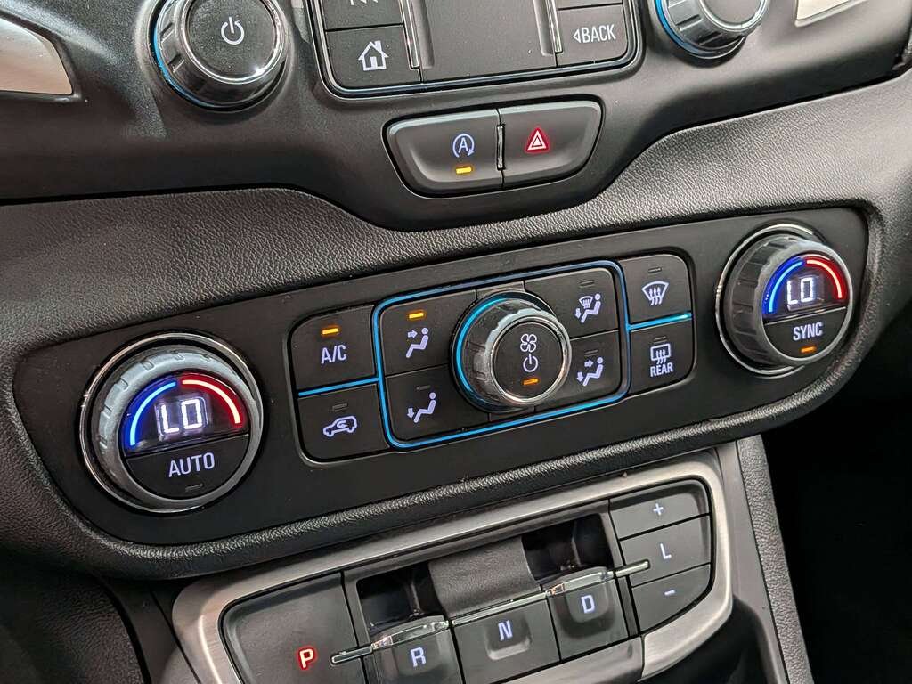 GMC Terrain 2023 Blanc Val-David - photo #23