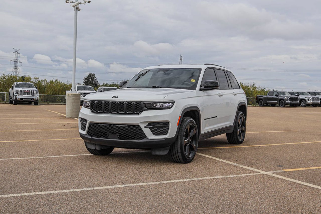 2025 Jeep Grand Cherokee Altitude 4x4 White Sherwood Park - photo #4