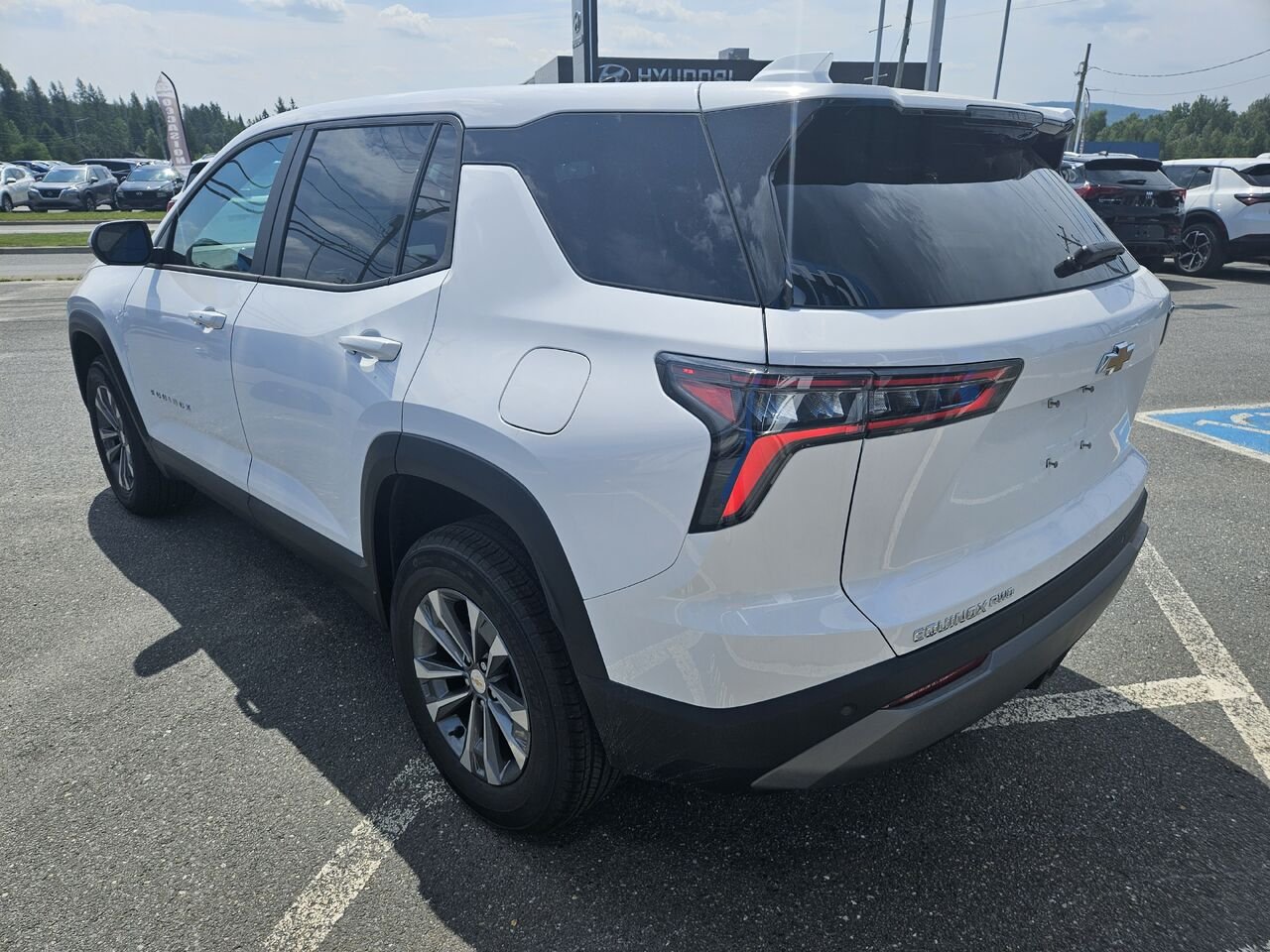 2027 Chevrolet Equinox LT 4 portes à transmission intégrale avec 2LT Summit White Thetford Mines - photo #5