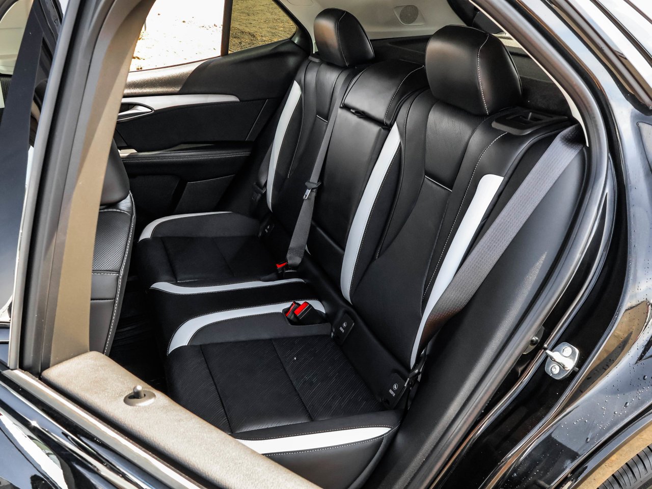 2026 Buick Envision AWD 4dr Sport Touring Black Sherwood Park - photo #15