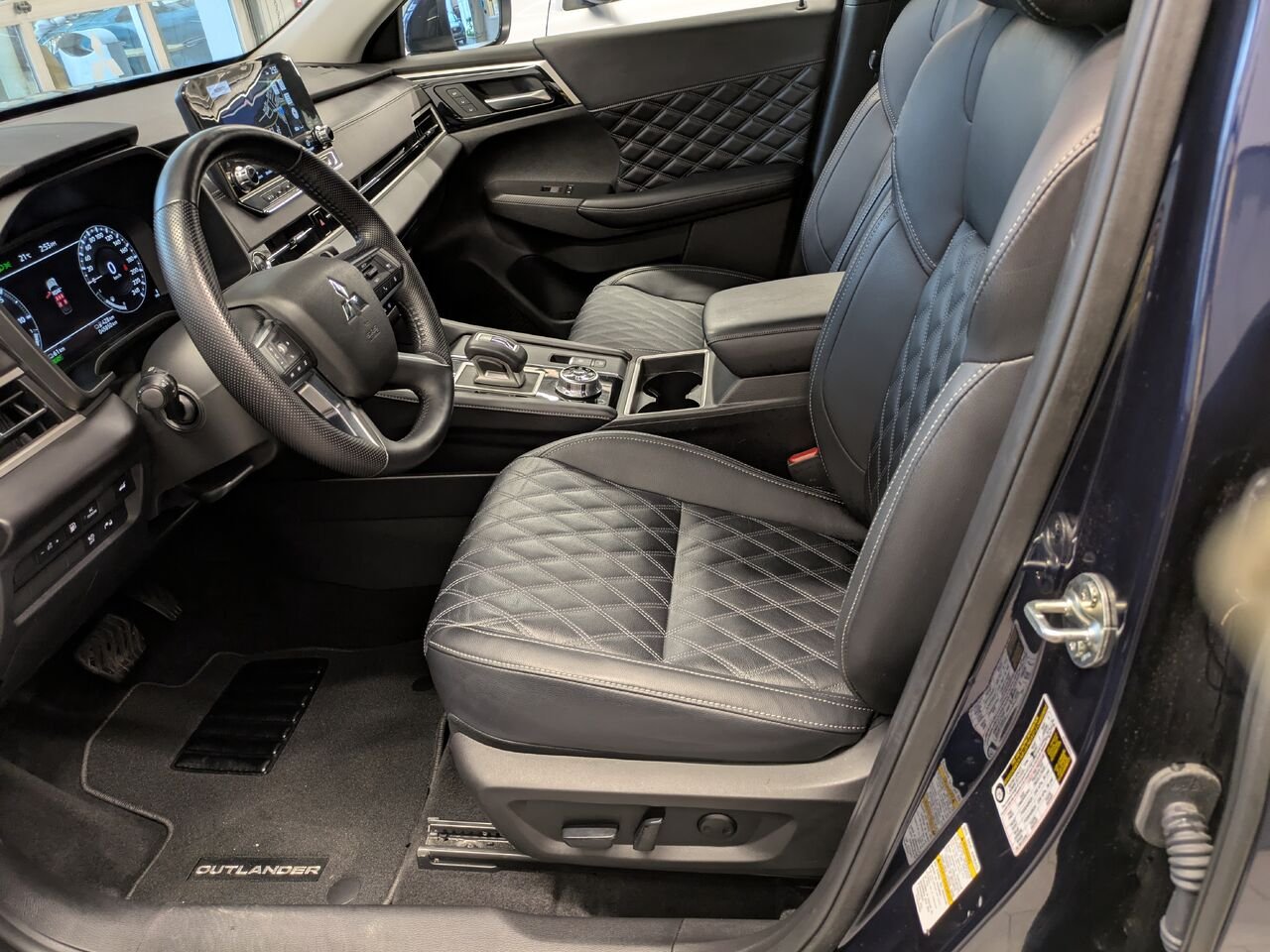 2024 Mitsubishi Outlander Plug-In Hybrid Gatineau - photo #15