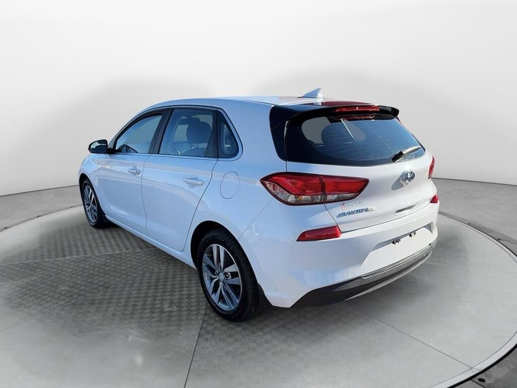 Hyundai Elantra GT NIV KMHH35LE4JU042398 2018 Blanc Chicoutimi - photo #3
