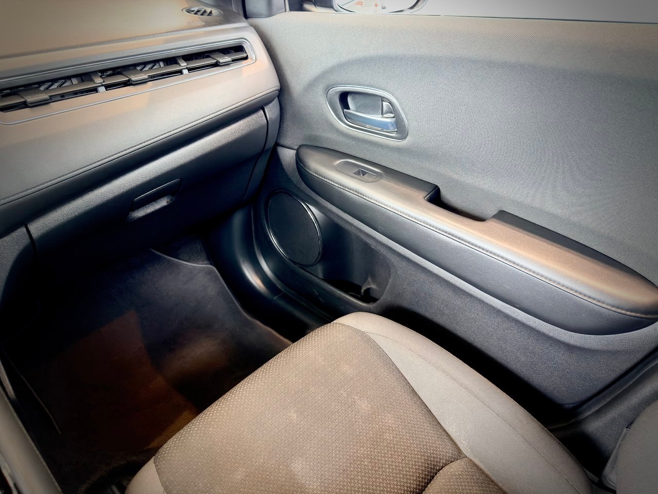 2021 Honda HR-V Black Notre-Dame-des-Prairies - photo #20