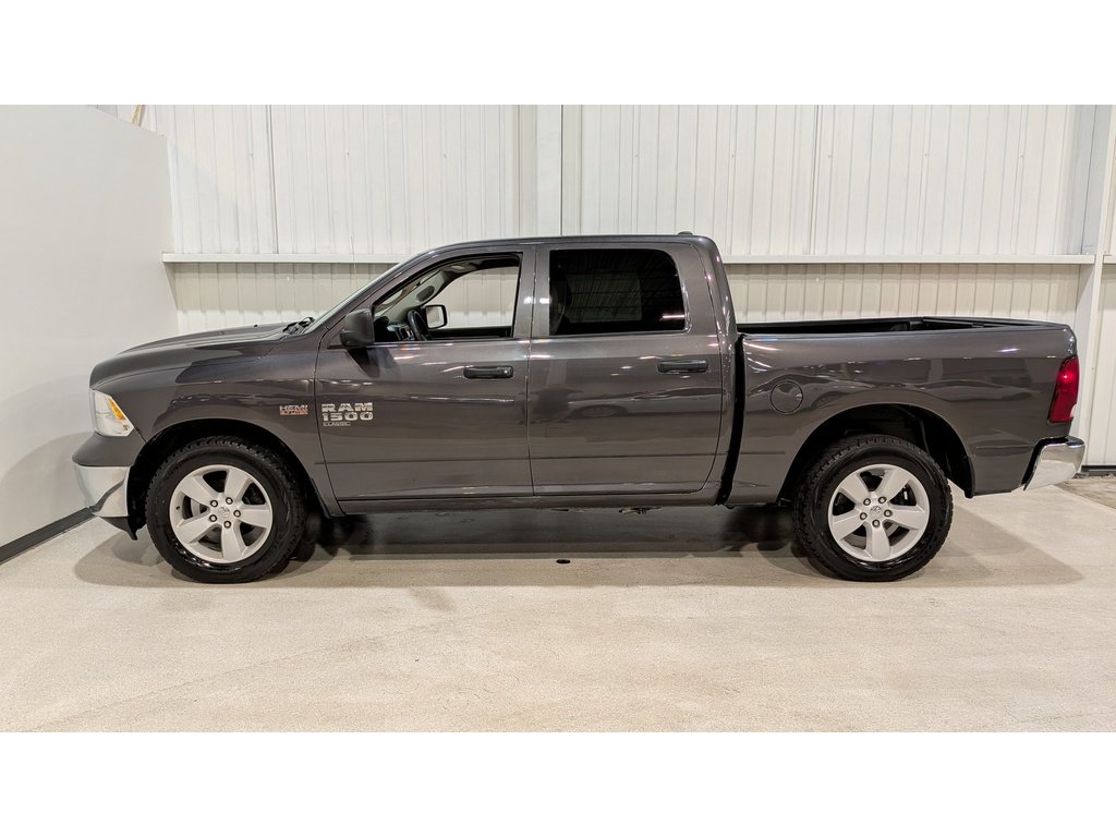 Ram 1500 Classic SLT 4x4 Crew Cab 5'7" Box 2023 Gris Val-David - photo #3