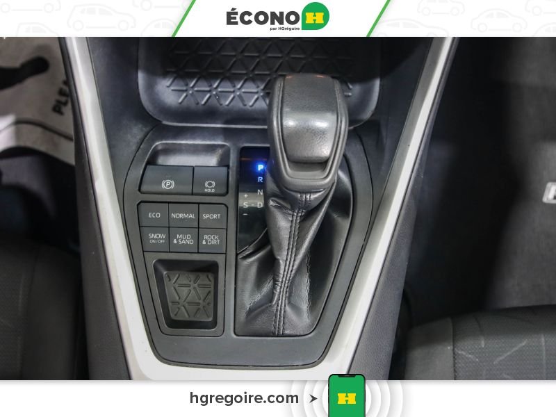 2019 Toyota Rav 4 White Blainville - photo #16