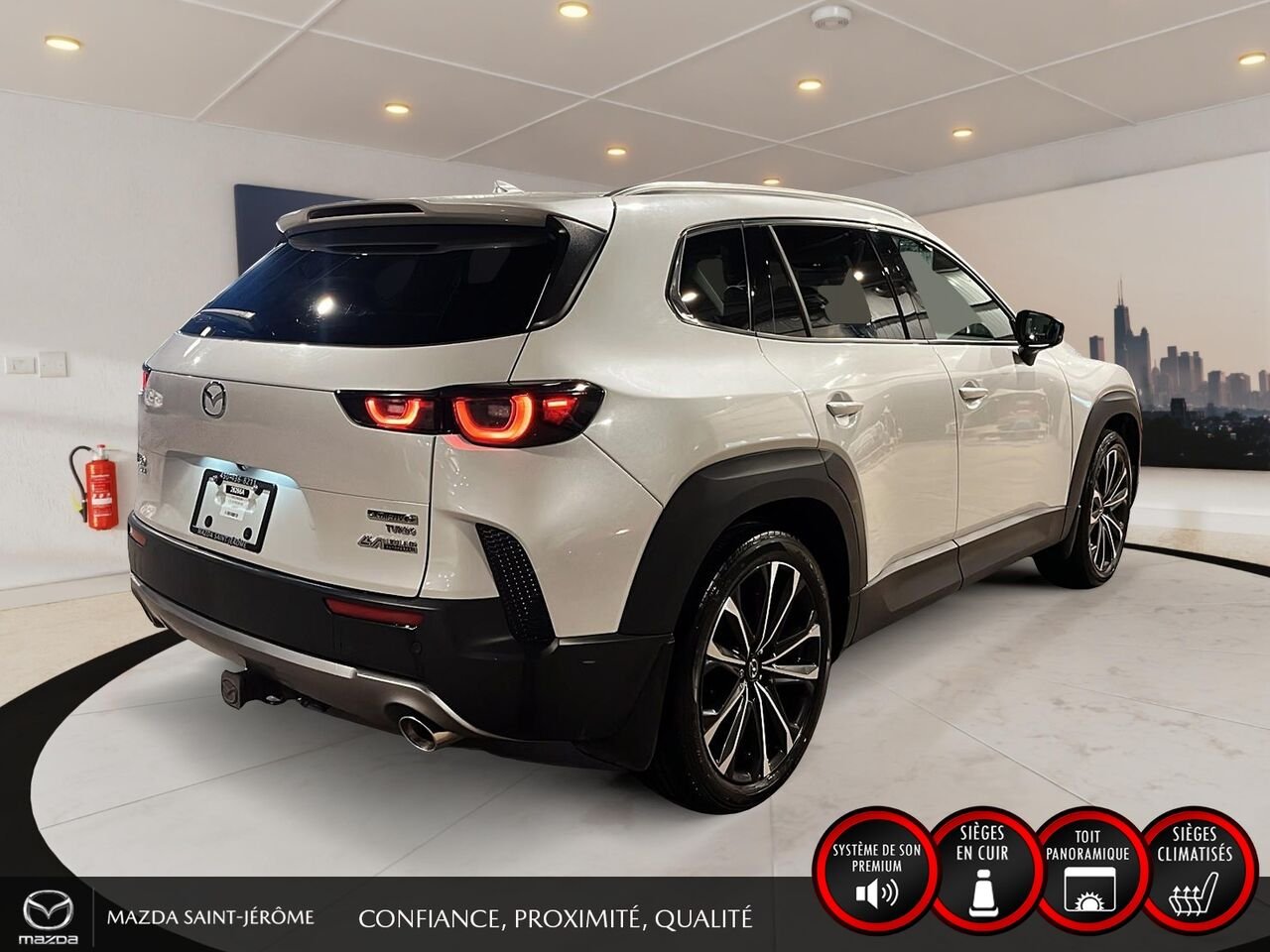 2023 Mazda CX-50 GT avec moteur turbo | TOIT PANORAMIQUE | ENSEMBLE DE REMORQUAGE | CUIR | AWD White Saint-Jérôme - photo #5