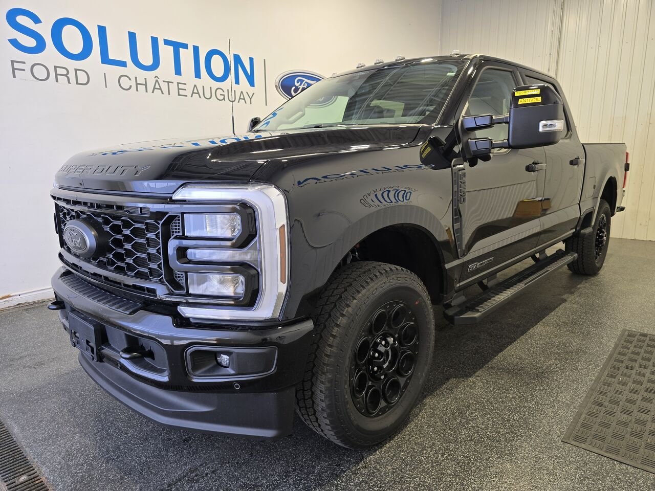 Ford Super Duty F-250 SRW LARIAT CABINE 6 PLACES 4RM CAISSE DE 6,75 PI 2026 Noir agate métallisé Châteauguay - photo #0