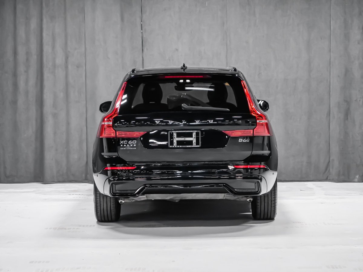 Volvo XC60 PLUS DARK THEME 2023 Noir Montréal - photo #4
