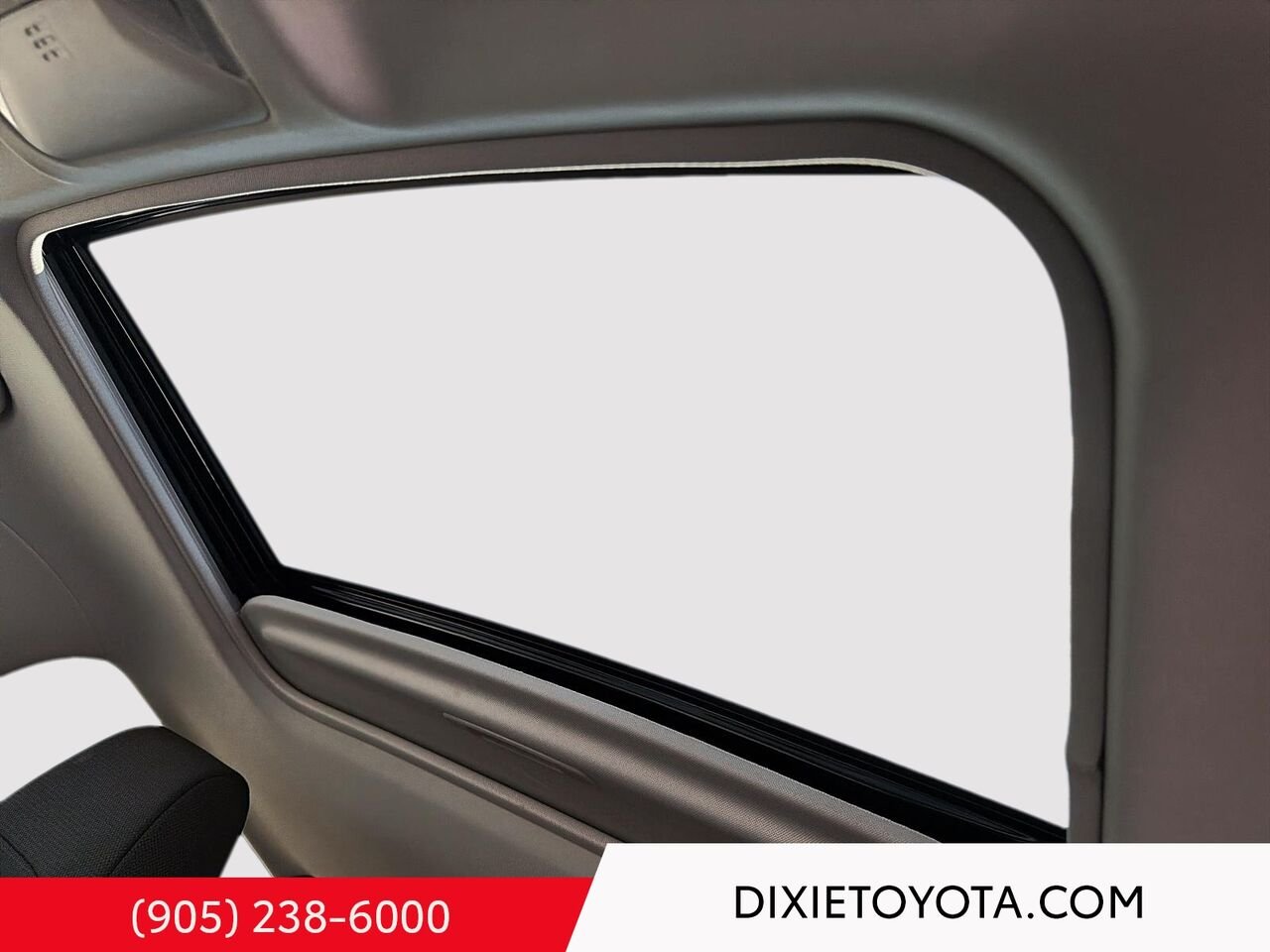 2024 Toyota RAV4 XLE AWD / HEATED SEATS / MOONROOF / ALLOY WHEELS / CARPLAY AND ANDROID AUTO Silver Mississauga - photo #10
