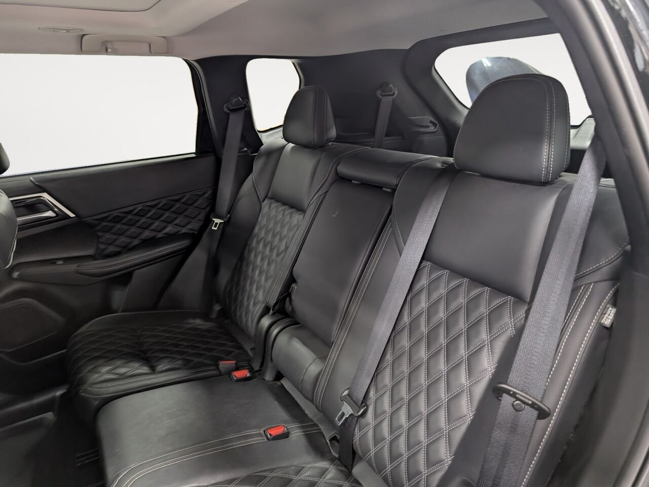 Mitsubishi Outlander PHEV SEL/SIÈGES CHAUFFANTS/ TOIT OUVRANT PANORAMIQUE/VOLANT CHAUFFANT/CAMÉRA DE RECUL/AC 2025 Noir Sherbrooke - photo #8